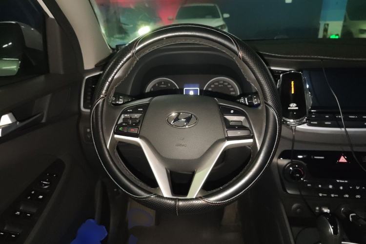 Used Hyundai Tucson 2018 1.6T Dual-Clutch Two-Wheel Drive 15th Anniversary Special Edition Steering Wheel