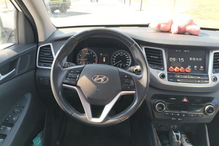 Used Hyundai Tucson 2018 1.6T Dual-Clutch Two-Wheel Drive 15th Anniversary Special Edition Steering Wheel