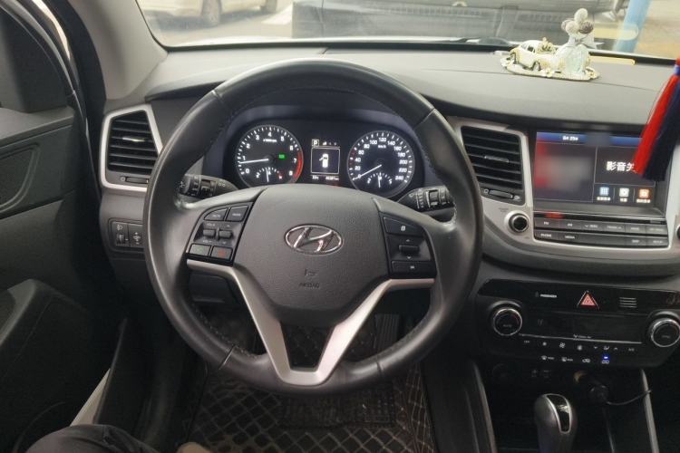 Used Hyundai Tucson 2018 1.6T Dual-Clutch Two-Wheel Drive 15th Anniversary Special Edition Steering Wheel