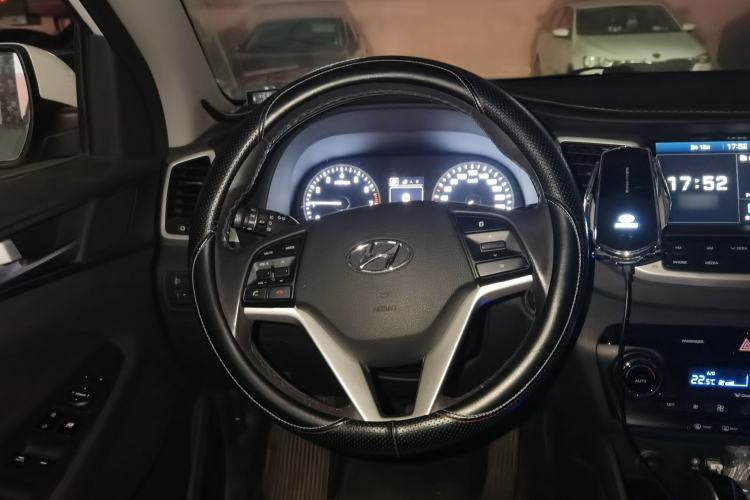 Used Hyundai Tucson 2018 1.6T Dual-Clutch Two-Wheel Drive 15th Anniversary Special Edition Steering Wheel