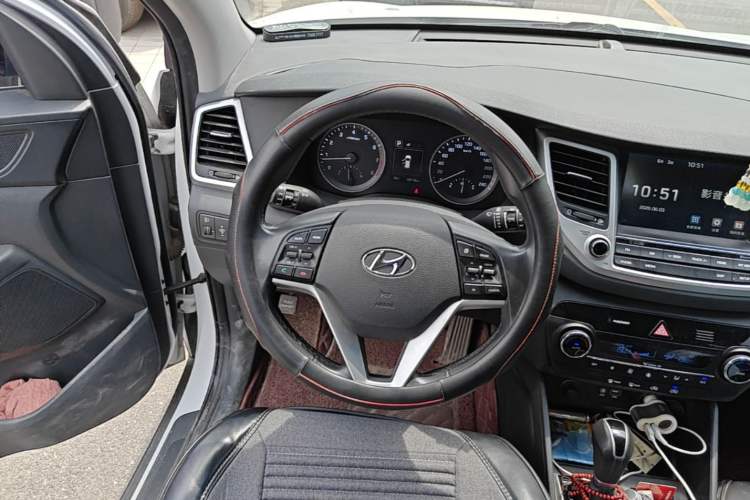 Used Hyundai Tucson 2018 1.6T Dual-Clutch Two-Wheel Drive 15th Anniversary Special Edition Steering Wheel