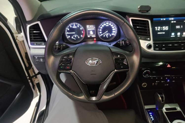 Used Hyundai Tucson 2018 1.6T Dual-Clutch Two-Wheel Drive 15th Anniversary Special Edition Steering Wheel