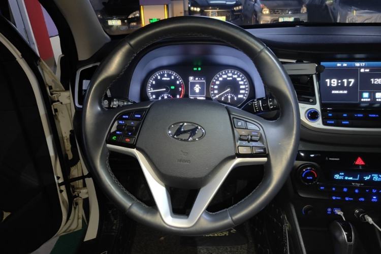 Used Hyundai Tucson 2018 1.6T Dual-Clutch Two-Wheel Drive 15th Anniversary Special Edition Steering Wheel