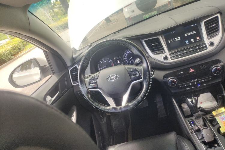Used Hyundai Tucson 2018 1.6T Dual-Clutch Two-Wheel Drive 15th Anniversary Special Edition Steering Wheel