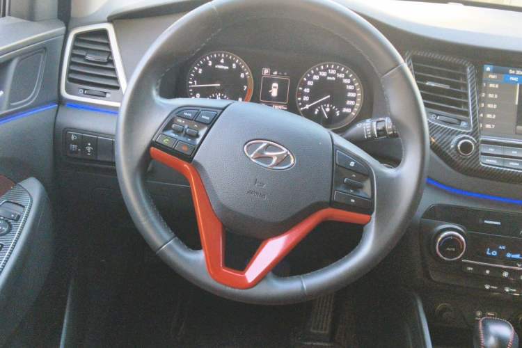 Used Hyundai Tucson 2018 1.6T Dual-Clutch Two-Wheel Drive 15th Anniversary Special Edition Steering Wheel