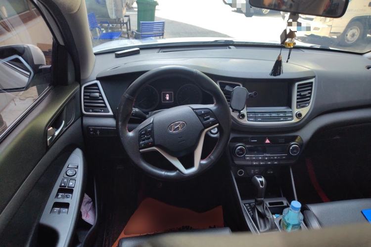Used Hyundai Tucson 2018 1.6T Dual-Clutch Two-Wheel Drive 15th Anniversary Special Edition Steering Wheel