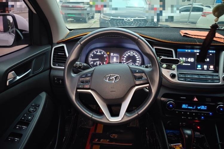 Used Hyundai Tucson 2018 1.6T Dual-Clutch Two-Wheel Drive 15th Anniversary Special Edition Steering Wheel