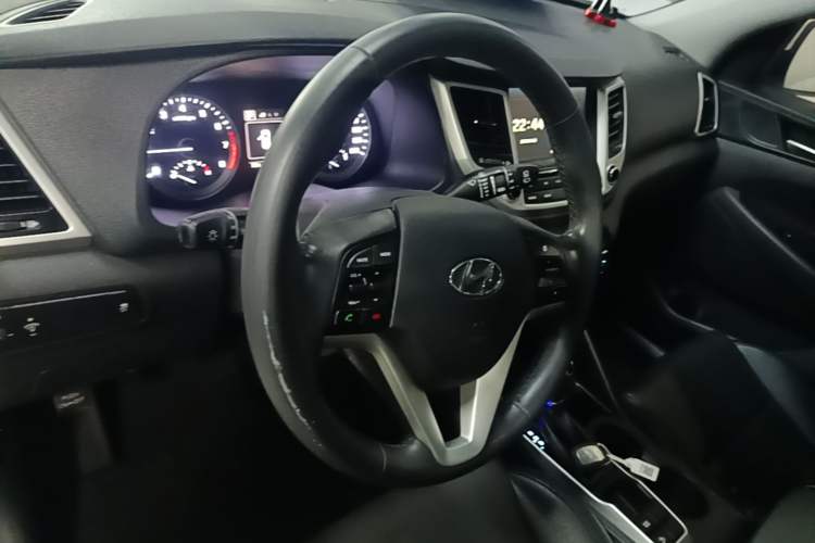 Used Hyundai Tucson 2018 1.6T Dual-Clutch Two-Wheel Drive 15th Anniversary Special Edition Steering Wheel