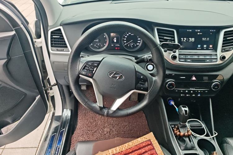 Used Hyundai Tucson 2018 1.6T Dual-Clutch Two-Wheel Drive 15th Anniversary Special Edition Steering Wheel