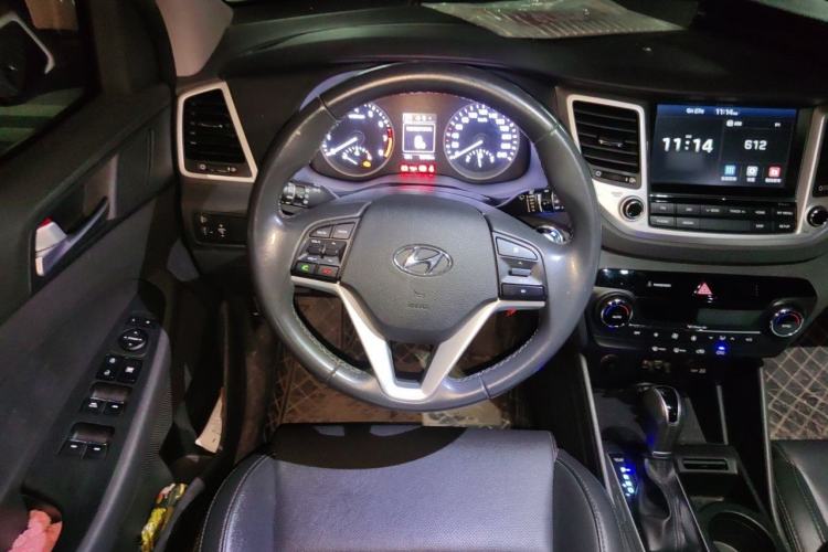 Used Hyundai Tucson 2018 1.6T Dual-Clutch Two-Wheel Drive 15th Anniversary Special Edition Steering Wheel
