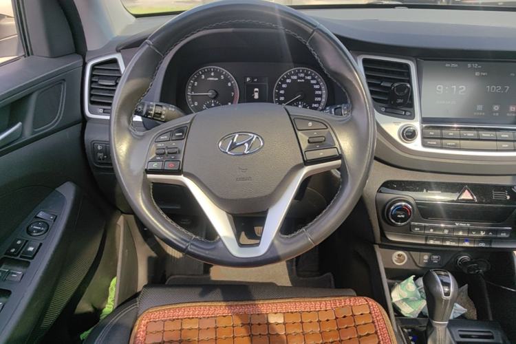 Used Hyundai Tucson 2018 1.6T Dual-Clutch Two-Wheel Drive 15th Anniversary Special Edition Steering Wheel