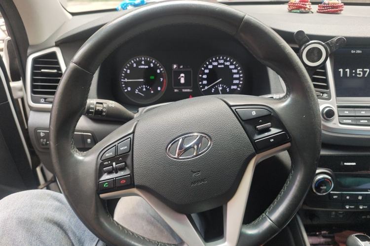 Used Hyundai Tucson 2018 1.6T Dual-Clutch Two-Wheel Drive 15th Anniversary Special Edition Steering Wheel