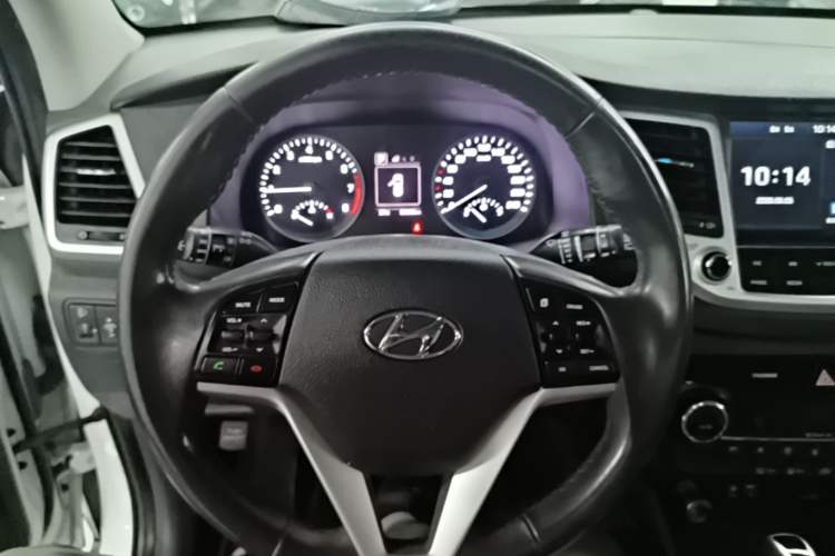 Used Hyundai Tucson 2018 1.6T Dual-Clutch Two-Wheel Drive 15th Anniversary Special Edition Steering Wheel