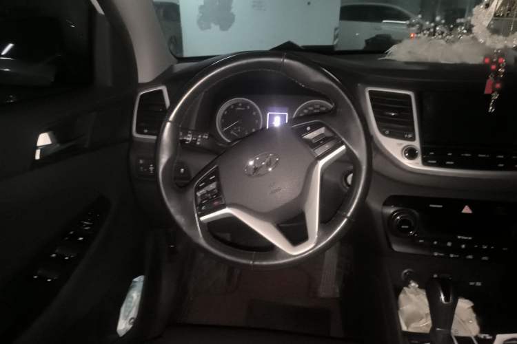 Used Hyundai Tucson 2018 1.6T Dual-Clutch Two-Wheel Drive 15th Anniversary Special Edition Steering Wheel