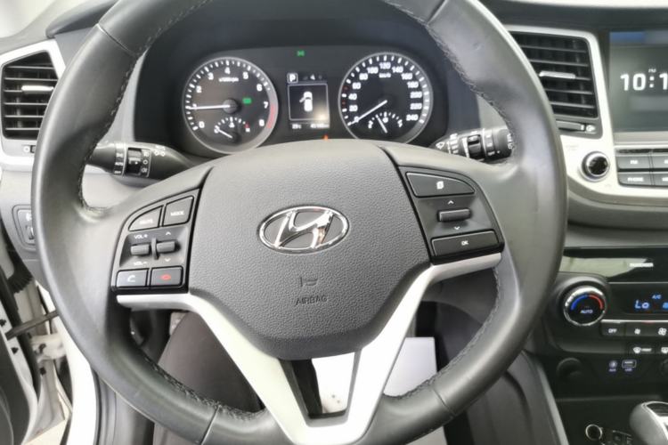 Used Hyundai Tucson 2018 1.6T Dual-Clutch Two-Wheel Drive 15th Anniversary Special Edition Steering Wheel