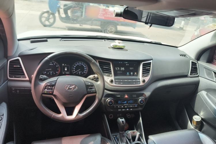 Used Hyundai Tucson 2018 1.6T Dual-Clutch Two-Wheel Drive 15th Anniversary Special Edition Steering Wheel