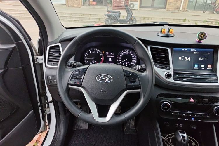 Used Hyundai Tucson 2018 1.6T Dual-Clutch Two-Wheel Drive 15th Anniversary Special Edition Steering Wheel