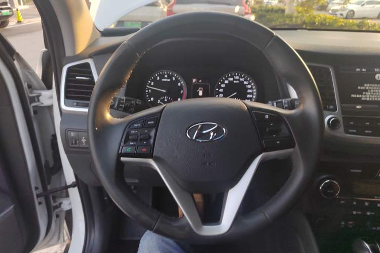 Used Hyundai Tucson 2018 1.6T Dual-Clutch Two-Wheel Drive 15th Anniversary Special Edition Steering Wheel