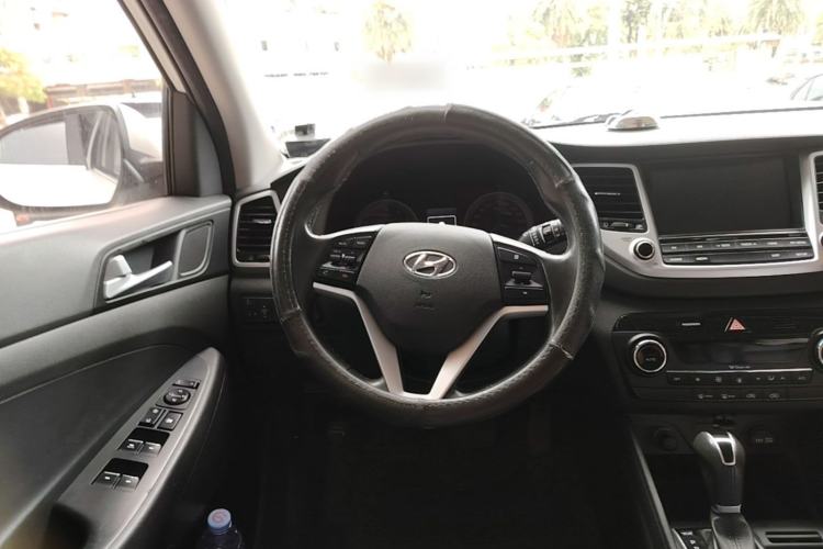 Used Hyundai Tucson 2018 1.6T Dual-Clutch Two-Wheel Drive 15th Anniversary Special Edition Steering Wheel