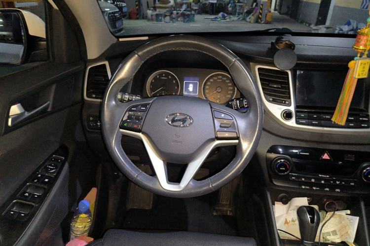Used Hyundai Tucson 2018 1.6T Dual-Clutch Two-Wheel Drive 15th Anniversary Special Edition Steering Wheel
