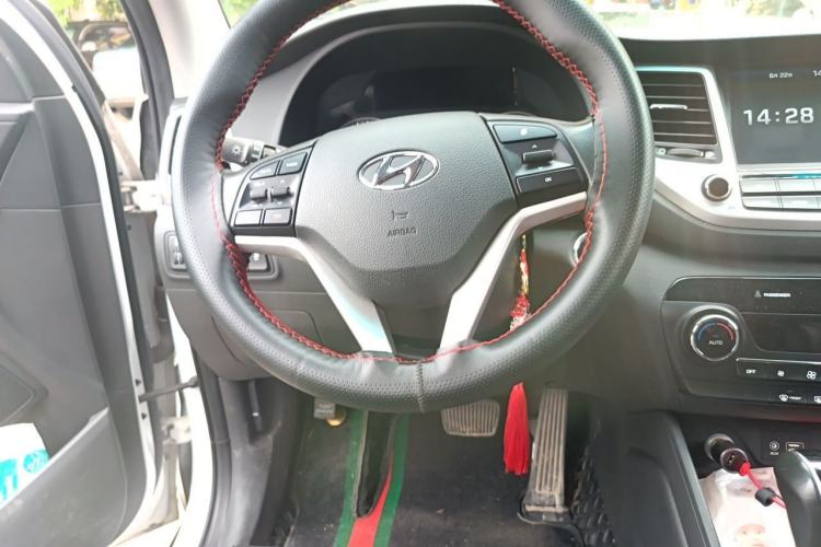 Used Hyundai Tucson 2018 1.6T Dual-Clutch Two-Wheel Drive 15th Anniversary Special Edition Steering Wheel
