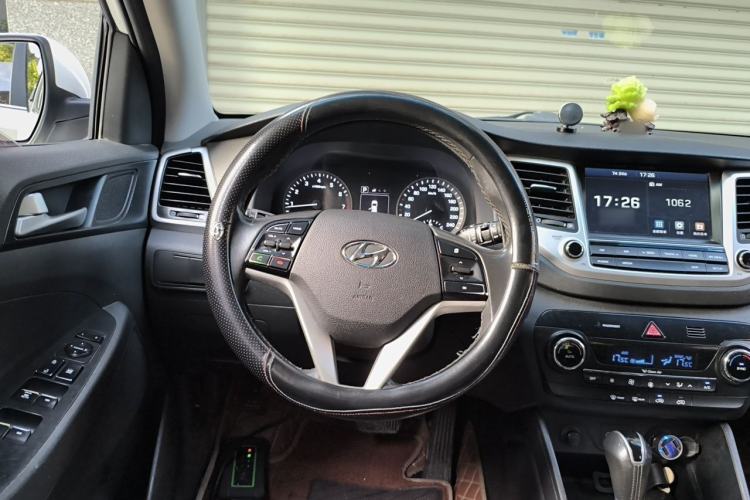 Used Hyundai Tucson 2018 1.6T Dual-Clutch Two-Wheel Drive 15th Anniversary Special Edition Steering Wheel