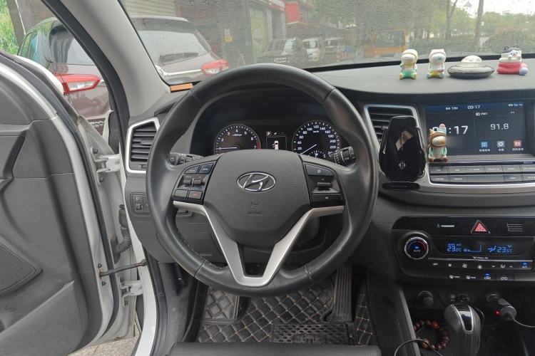 Used Hyundai Tucson 2018 1.6T Dual-Clutch Two-Wheel Drive 15th Anniversary Special Edition Steering Wheel