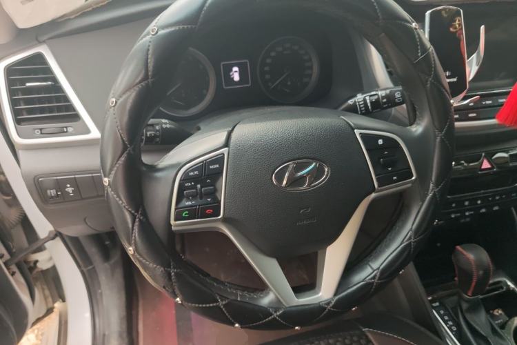 Used Hyundai Tucson 2018 1.6T Dual-Clutch Two-Wheel Drive 15th Anniversary Special Edition Steering Wheel