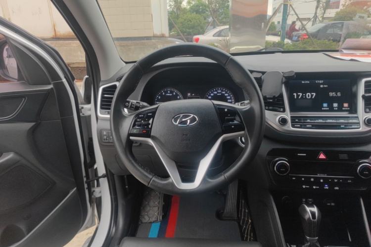Used Hyundai Tucson 2018 1.6T Dual-Clutch Two-Wheel Drive 15th Anniversary Special Edition Steering Wheel