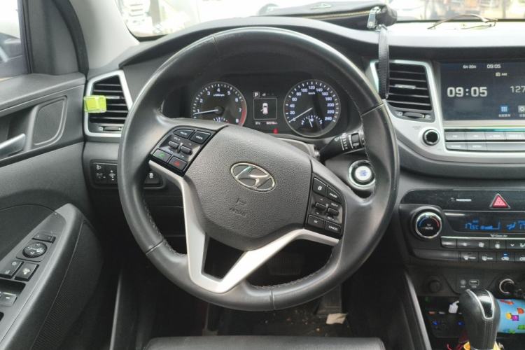 Used Hyundai Tucson 2018 1.6T Dual-Clutch Two-Wheel Drive 15th Anniversary Special Edition Steering Wheel