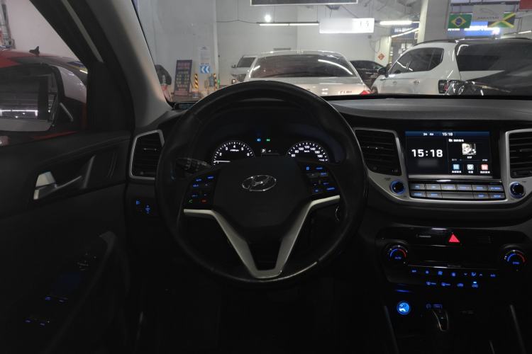 Used Hyundai Tucson 2018 1.6T Dual-Clutch Two-Wheel Drive 15th Anniversary Special Edition Steering Wheel