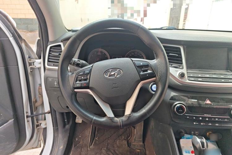 Used Hyundai Tucson 2018 1.6T Dual-Clutch Two-Wheel Drive 15th Anniversary Special Edition Steering Wheel