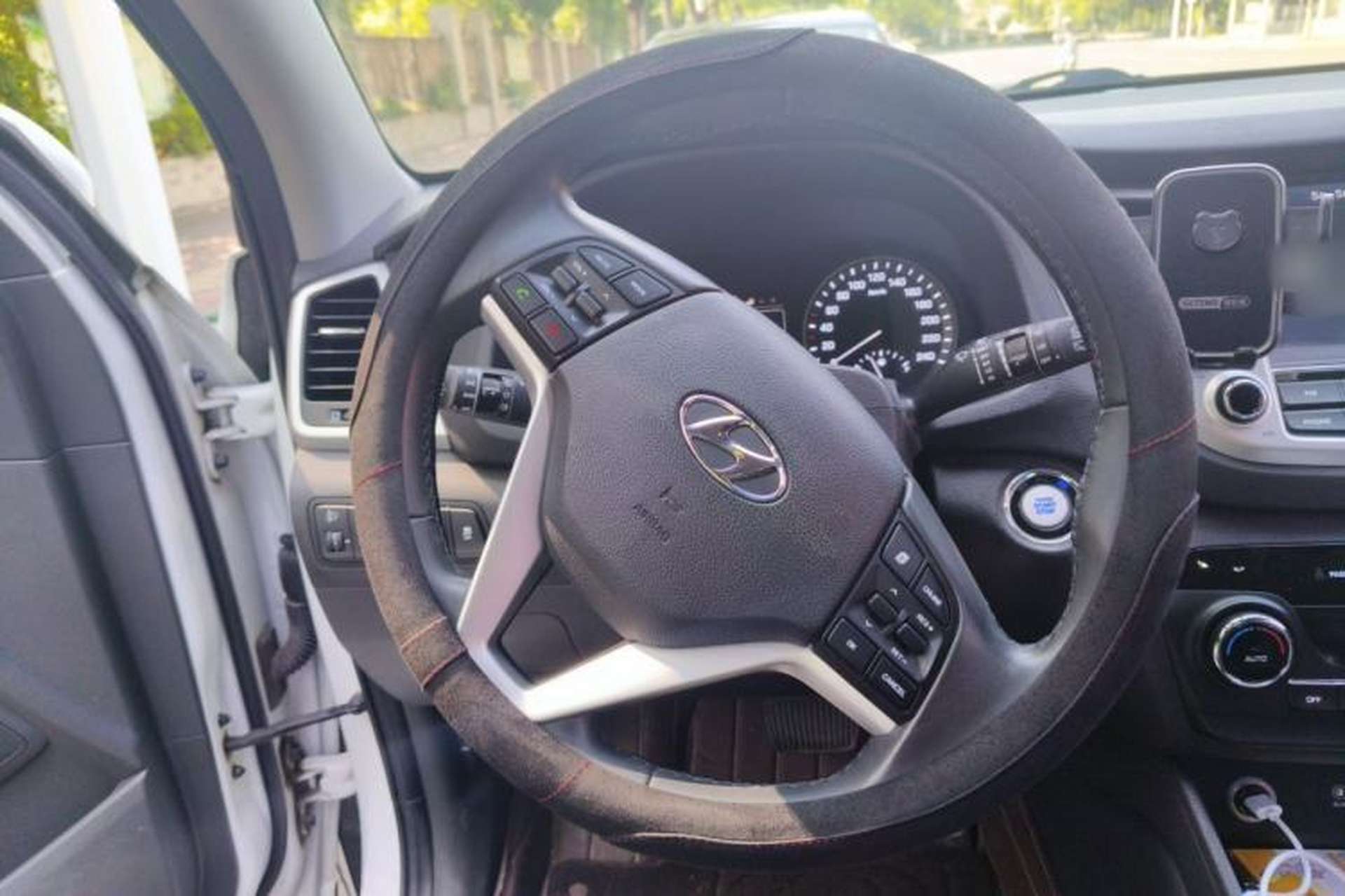 Used Hyundai Tucson 2018 1.6T Dual-Clutch Two-Wheel Drive 15th Anniversary Special Edition Steering Wheel