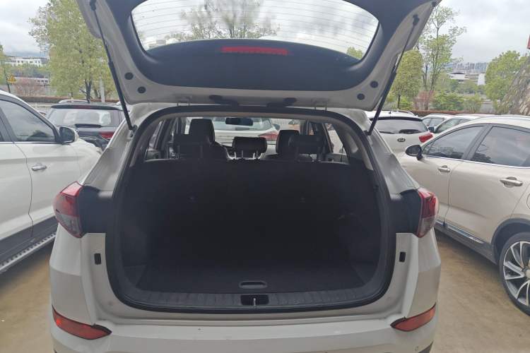 Used Hyundai Tucson 2018 1.6T Dual-Clutch Two-Wheel Drive 15th Anniversary Special Edition Trunk