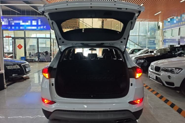 Used Hyundai Tucson 2018 1.6T Dual-Clutch Two-Wheel Drive 15th Anniversary Special Edition Trunk