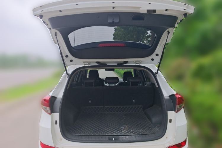 Used Hyundai Tucson 2018 1.6T Dual-Clutch Two-Wheel Drive 15th Anniversary Special Edition Trunk