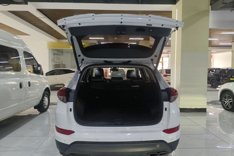 Used Hyundai Tucson 2018 1.6T Dual-Clutch Two-Wheel Drive 15th Anniversary Special Edition Trunk