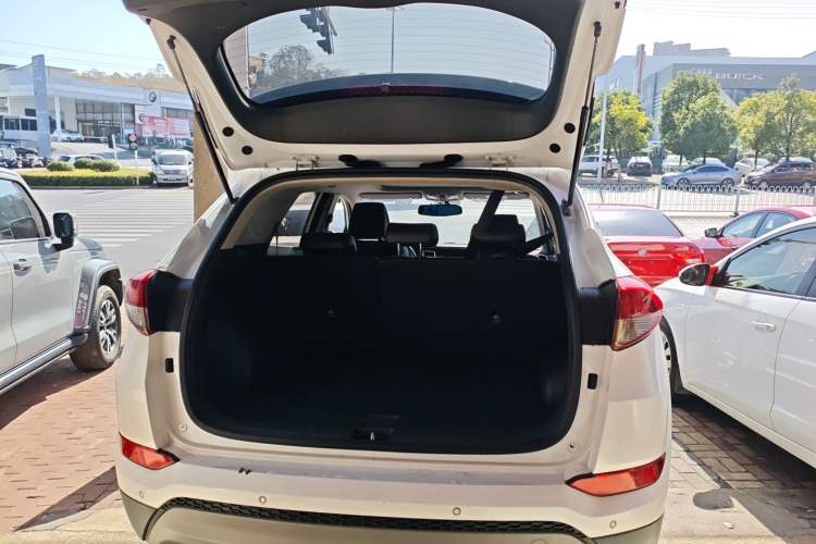 Used Hyundai Tucson 2018 1.6T Dual-Clutch Two-Wheel Drive 15th Anniversary Special Edition Trunk