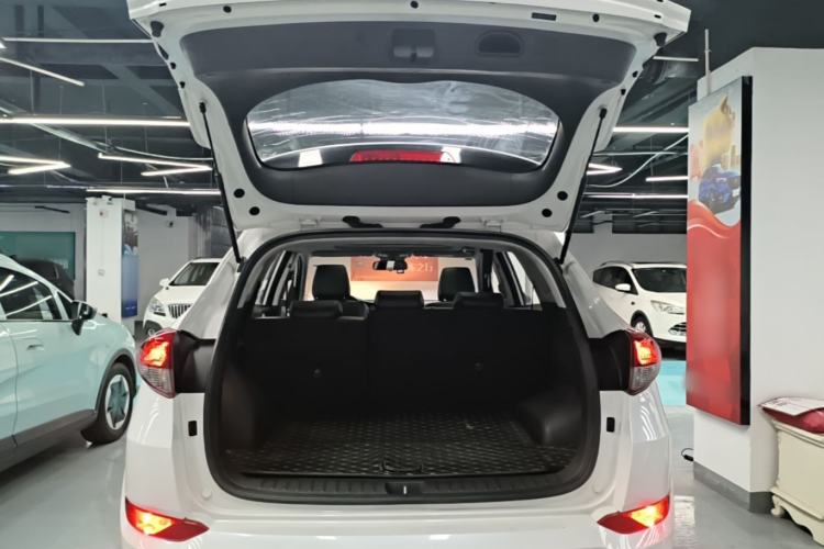 Used Hyundai Tucson 2018 1.6T Dual-Clutch Two-Wheel Drive 15th Anniversary Special Edition Trunk