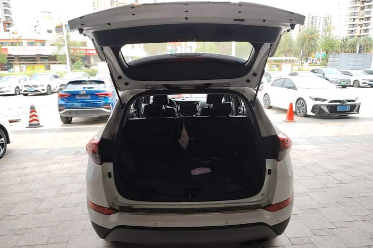 Used Hyundai Tucson 2018 1.6T Dual-Clutch Two-Wheel Drive 15th Anniversary Special Edition Trunk