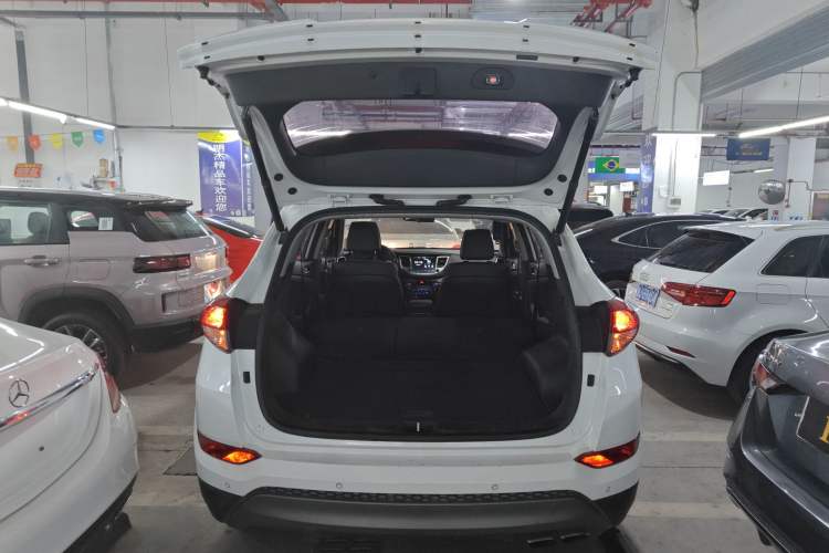 Used Hyundai Tucson 2018 1.6T Dual-Clutch Two-Wheel Drive 15th Anniversary Special Edition Trunk