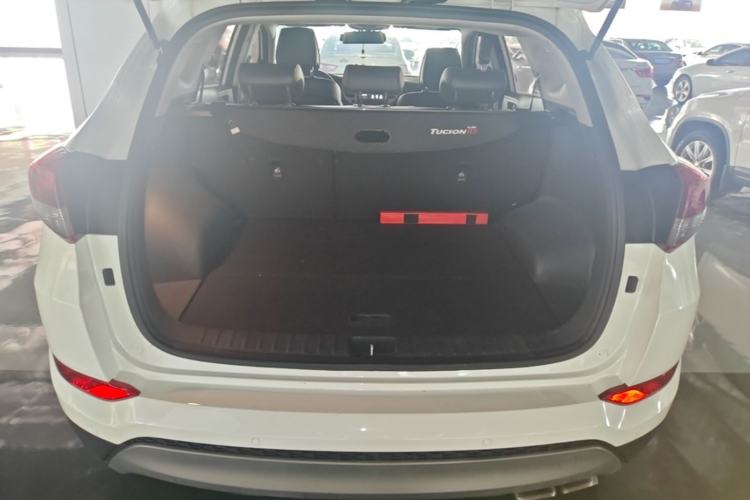 Used Hyundai Tucson 2018 1.6T Dual-Clutch Two-Wheel Drive 15th Anniversary Special Edition Trunk