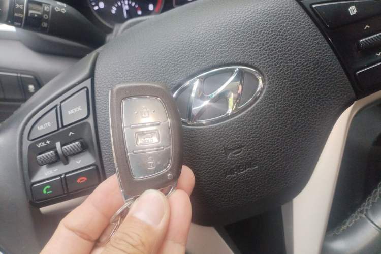 Used Hyundai Tucson 2018 1.6T Dual-Clutch Two-Wheel Drive 15th Anniversary Special Edition Vehicle Key