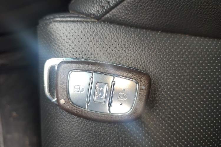Used Hyundai Tucson 2018 1.6T Dual-Clutch Two-Wheel Drive 15th Anniversary Special Edition Vehicle Key