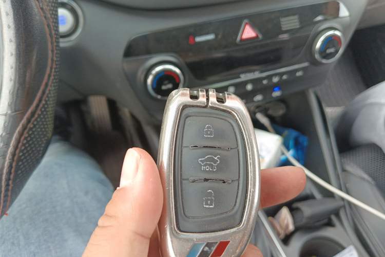 Used Hyundai Tucson 2018 1.6T Dual-Clutch Two-Wheel Drive 15th Anniversary Special Edition Vehicle Key
