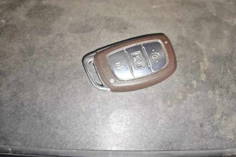 Used Hyundai Tucson 2018 1.6T Dual-Clutch Two-Wheel Drive 15th Anniversary Special Edition Vehicle Key