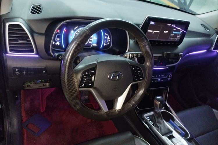 Used Hyundai Tucson 2019 280TGDi Dual-Clutch Two-Wheel Drive Fashion Edition China VI Standard Center Console