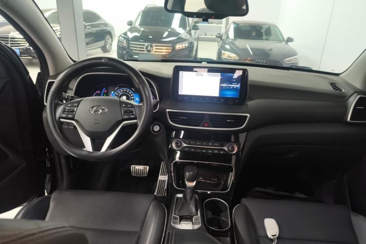 Used Hyundai Tucson 2019 280TGDi Dual-Clutch Two-Wheel Drive Smart Connect Version China VI Center Console