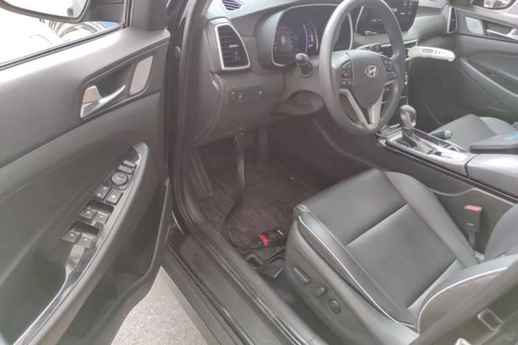 Used Hyundai Tucson 2019 280TGDi Dual-Clutch Two-Wheel Drive Smart Connect Version China VI Driver Seat