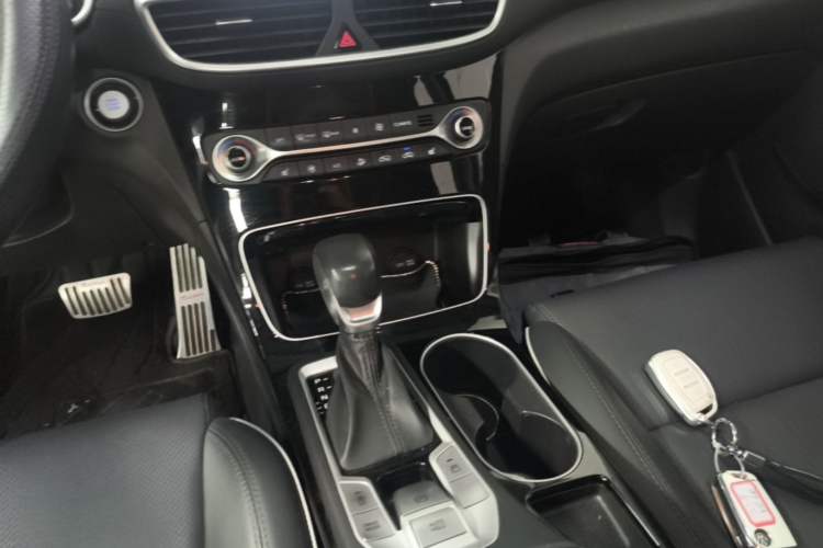 Used Hyundai Tucson 2019 280TGDi Dual-Clutch Two-Wheel Drive Smart Connect Version China VI Gear Lever